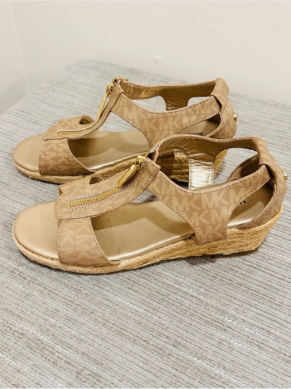 NWOTMichael Kors Berkley Girls Kids Wedge Sandals Shoes Size US 4 Youth / EUR 35